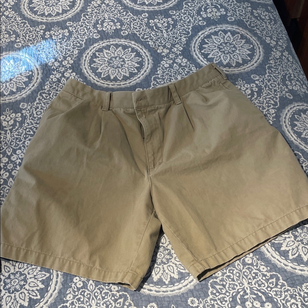 3 pairs men’s golf shorts.